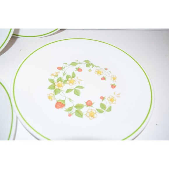 Vtg Corelle Strawberry Sundae salad Luncheon Plates Dish 4pc lot 8" - Picture 3 of 7